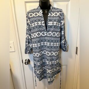 Charlotte Russe Navy and White Geometric Top. Size S